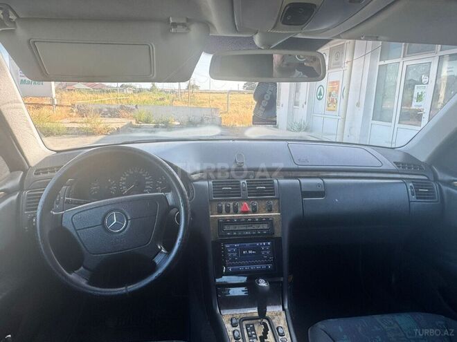 Mercedes E 240 1999, 207,145 km - 2.4 l - Bakı