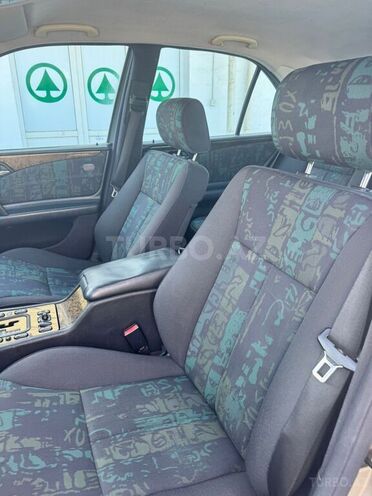 Mercedes E 240 1999, 207,145 km - 2.4 l - Bakı