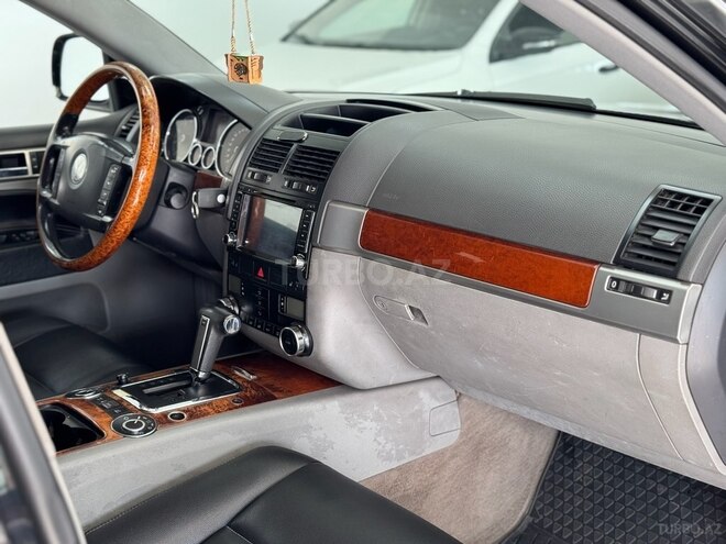 Volkswagen Touareg-13