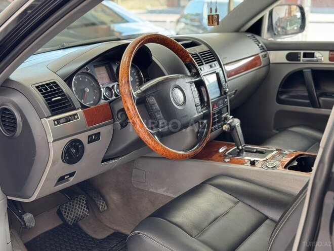 Volkswagen Touareg-12