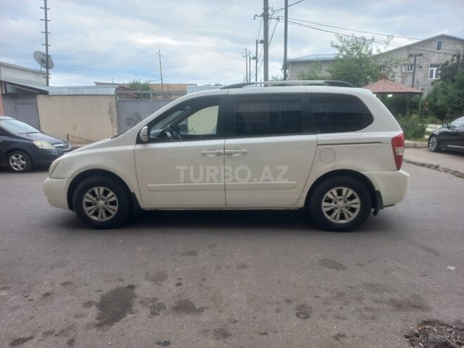 Kia Carnival 2011, 257,000 km - 2.7 l - Quba