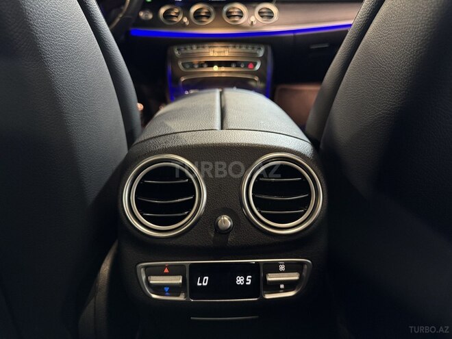 Mercedes E 300 de-15