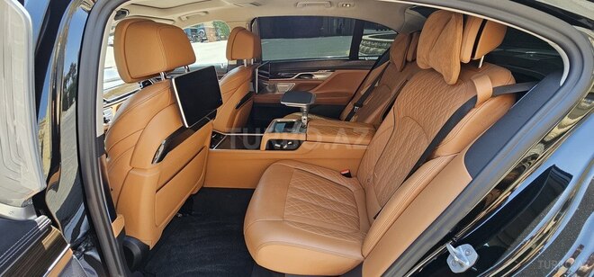 BMW 750 2019, 111,000 km - 4.4 l - Bakı