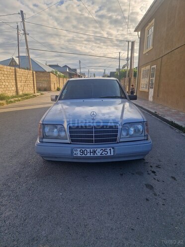 Mercedes E 220 1993, 300,000 km - 2.2 l - Xaçmaz