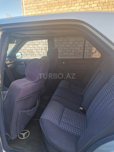 Mercedes E 220 1993, 300,000 km - 2.2 l - Xaçmaz
