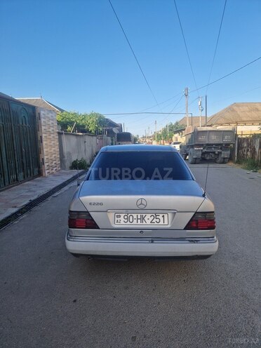 Mercedes E 220 1993, 300,000 km - 2.2 l - Xaçmaz