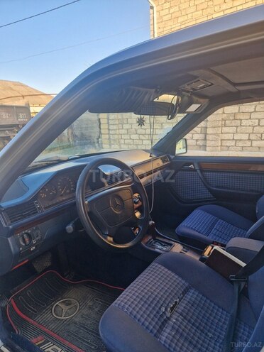 Mercedes E 220 1993, 300,000 km - 2.2 l - Xaçmaz