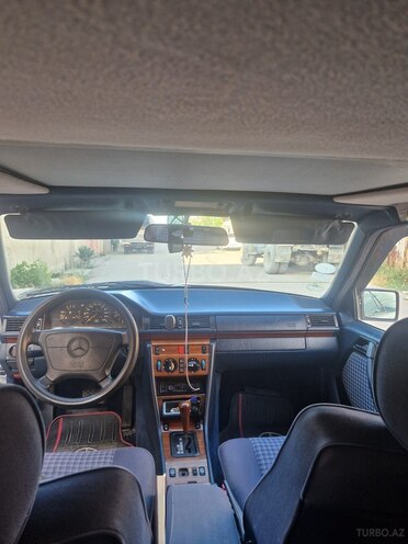 Mercedes E 220 1993, 300,000 km - 2.2 l - Xaçmaz