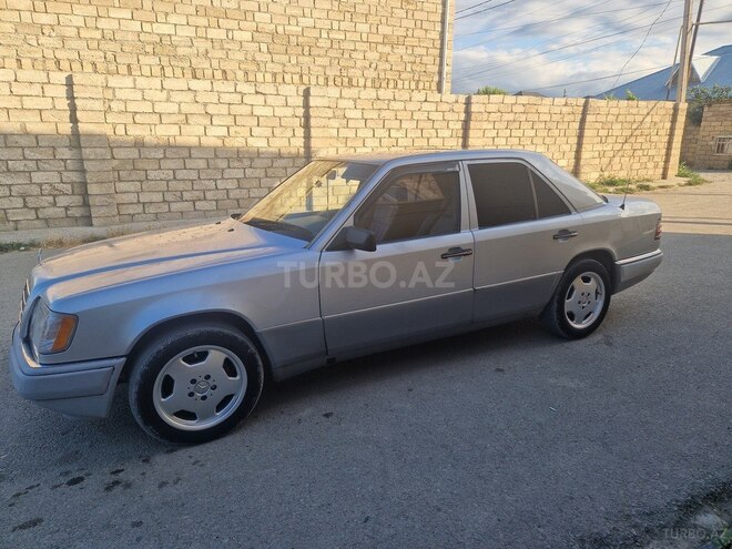 Mercedes E 220 1993, 300,000 km - 2.2 l - Xaçmaz