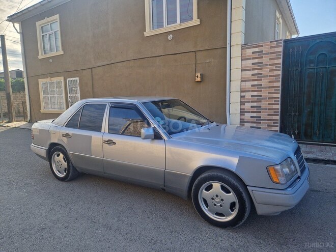 Mercedes E 220 1993, 300,000 km - 2.2 l - Xaçmaz