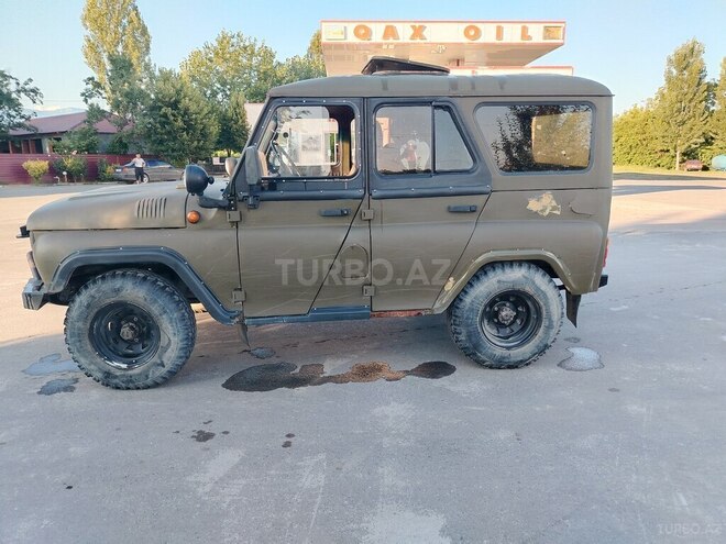 UAZ 469 1979, 256,000 km - 2.4 л - Qax
