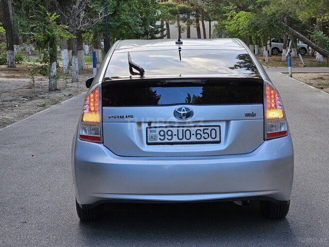Toyota Prius-11