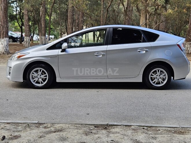 Toyota Prius-12