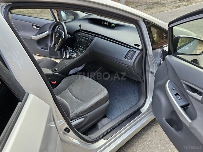 Toyota Prius-15
