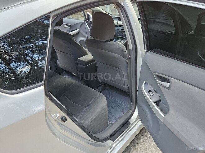 Toyota Prius-18
