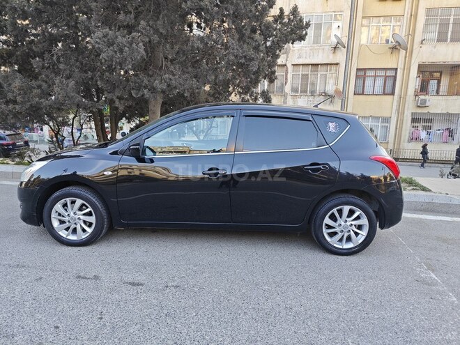 Nissan Tiida-5