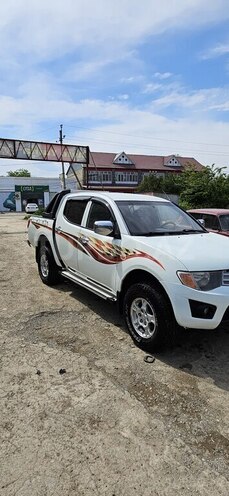Mitsubishi L200 2008, 260,000 km - 2.5 l - Bakı