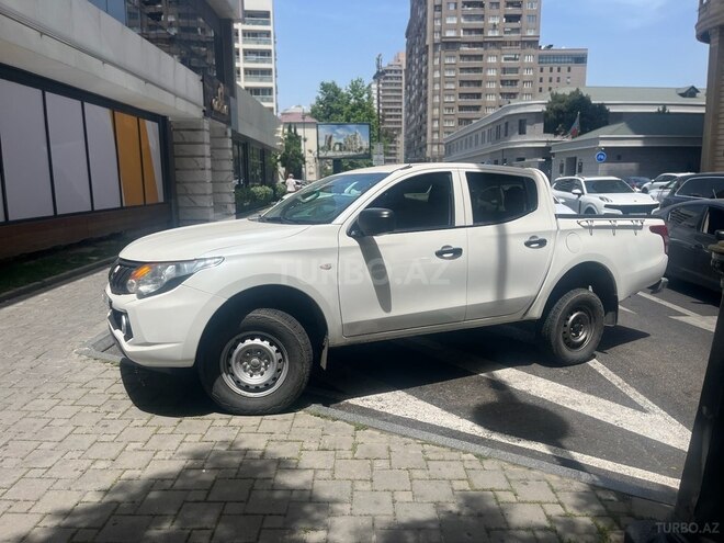Mitsubishi L200 2019, 307,000 km - 2.4 л - Bakı