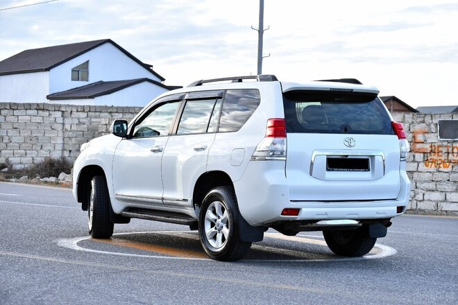 Toyota Land Cruiser Prado-5