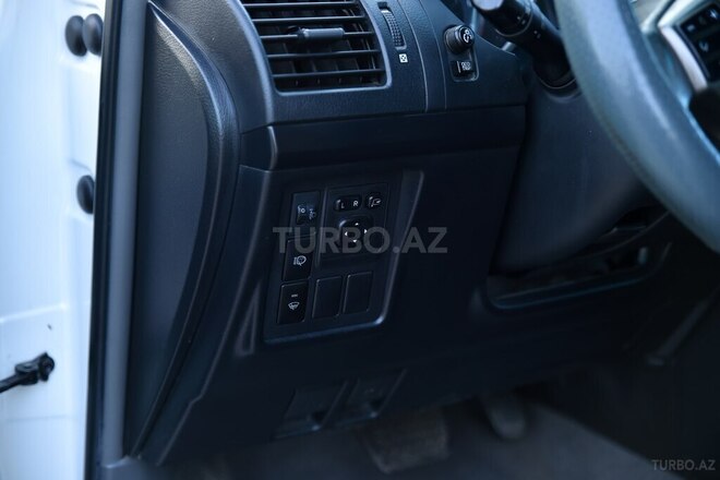 Toyota Land Cruiser Prado-13