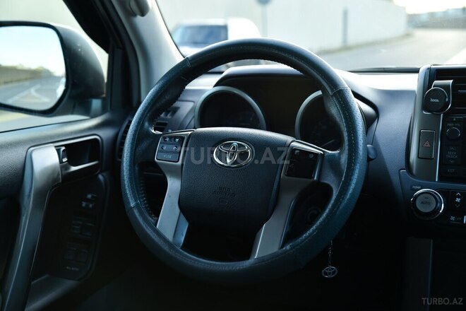Toyota Land Cruiser Prado-12