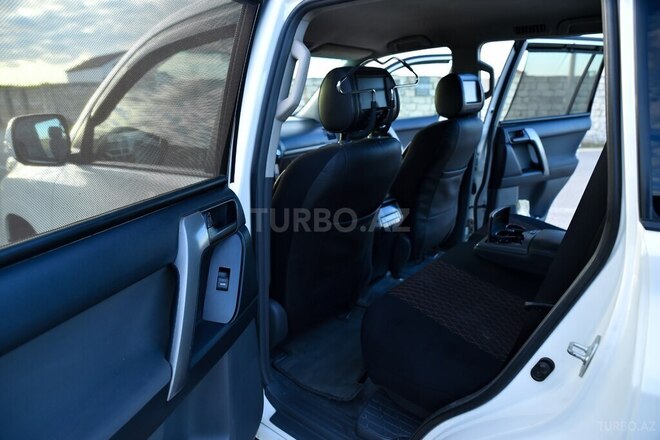 Toyota Land Cruiser Prado-17