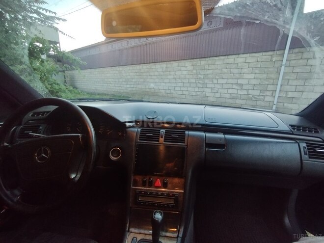 Mercedes E 240 1997, 350,000 km - 2.4 l - Sabirabad