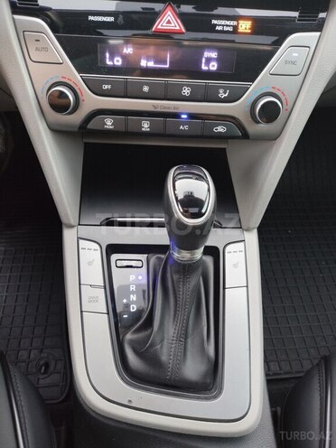 Hyundai Elantra 2018, 84,600 km - 2.0 l - Bakı