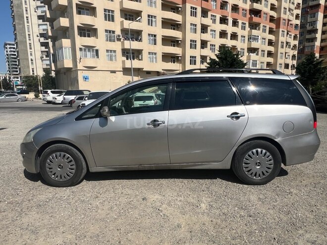 Mitsubishi Chariot Grandis-2