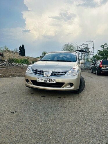 Nissan Tiida-1
