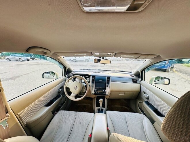 Nissan Tiida-5