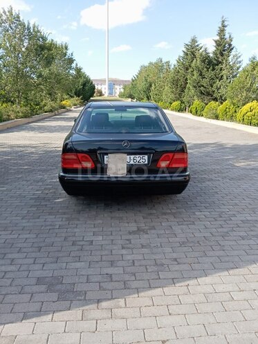 Mercedes E 240 1998, 318,529 km - 2.4 l - Qobustan