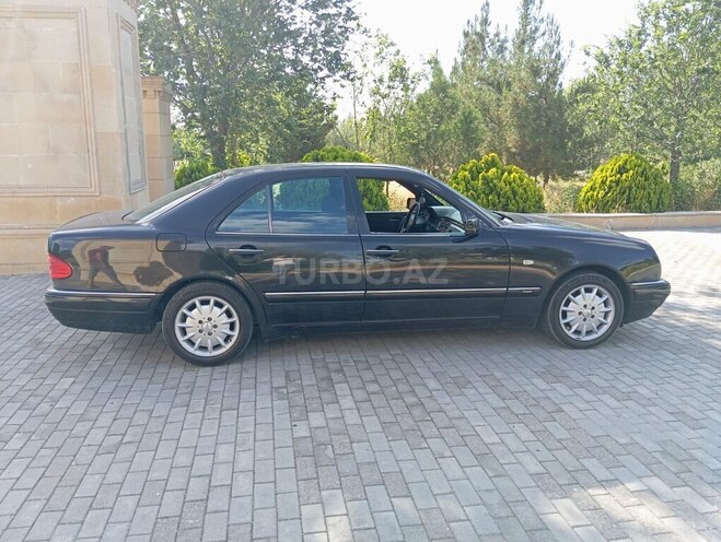 Mercedes E 240 1998, 318,529 km - 2.4 l - Qobustan
