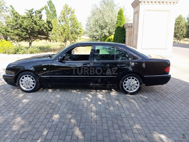 Mercedes E 240 1998, 318,529 km - 2.4 l - Qobustan