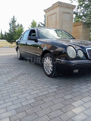 Mercedes E 240 1998, 318,529 km - 2.4 l - Qobustan