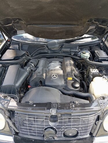Mercedes E 240 1998, 318,529 km - 2.4 l - Qobustan