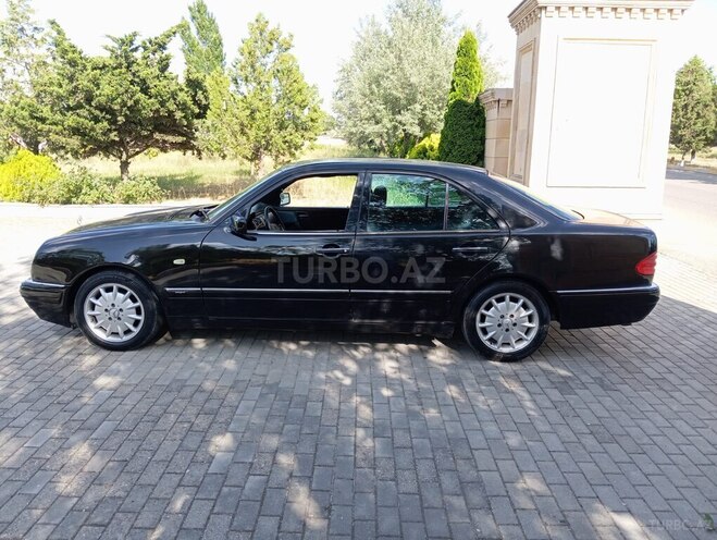 Mercedes E 240 1998, 318,529 km - 2.4 l - Qobustan