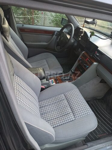 Mercedes E 220 1994, 355,000 km - 2.2 l - Bakı