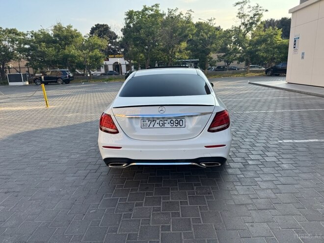 Mercedes E 300-8