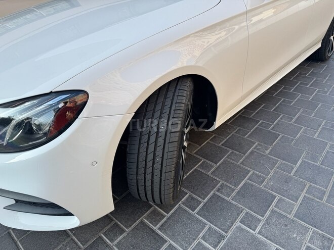 Mercedes E 300-10