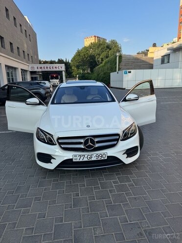 Mercedes E 300-11