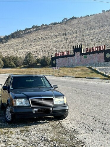 Mercedes E 220 1994, 394,000 km - 2.2 л - Ucar