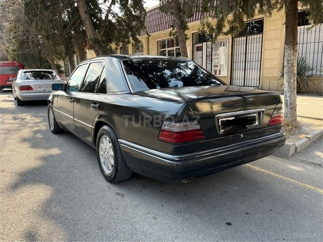 Mercedes E 220 1994, 394,000 km - 2.2 л - Ucar