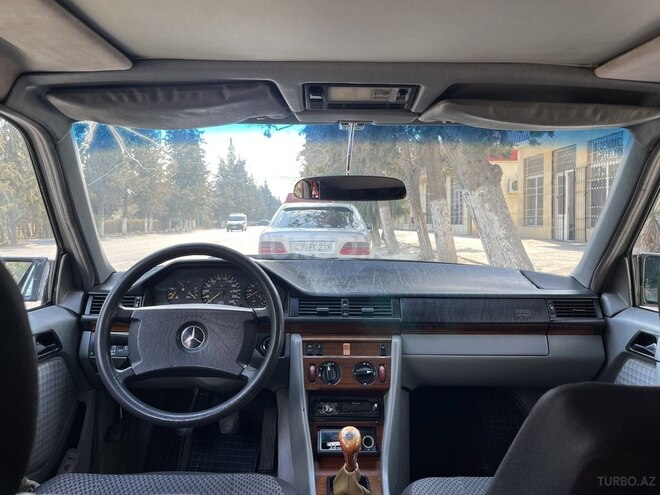 Mercedes E 220 1994, 394,000 km - 2.2 л - Ucar