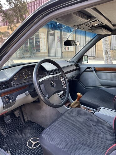 Mercedes E 220 1994, 394,000 km - 2.2 л - Ucar