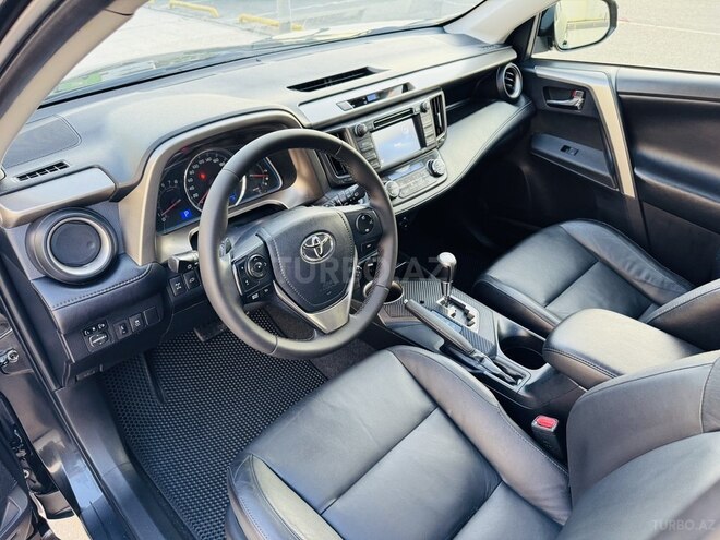 Toyota RAV4-15