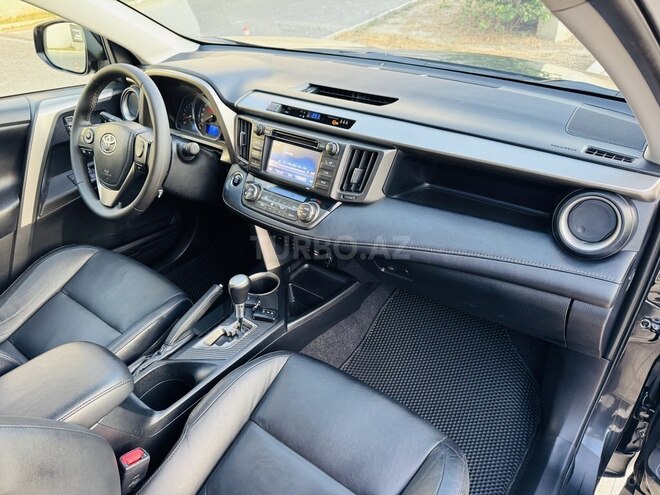 Toyota RAV4-14