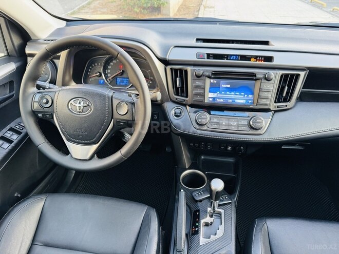 Toyota RAV4-12