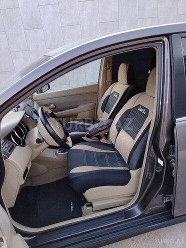 Nissan Tiida-6