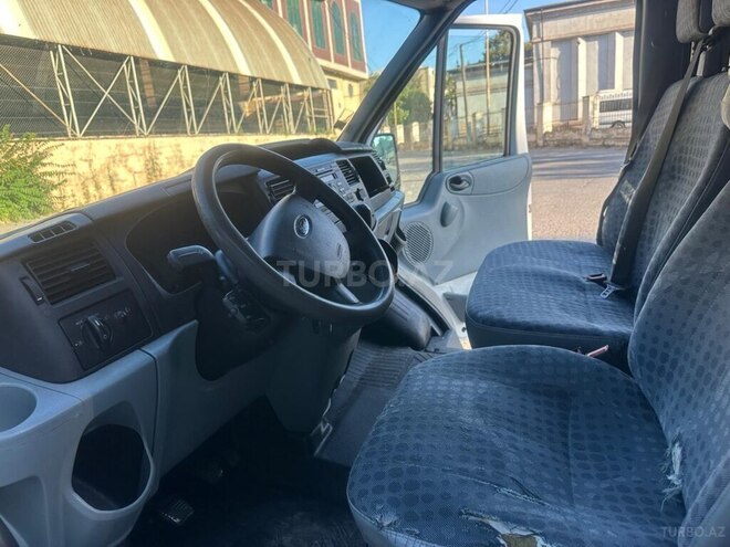 Ford Transit-12